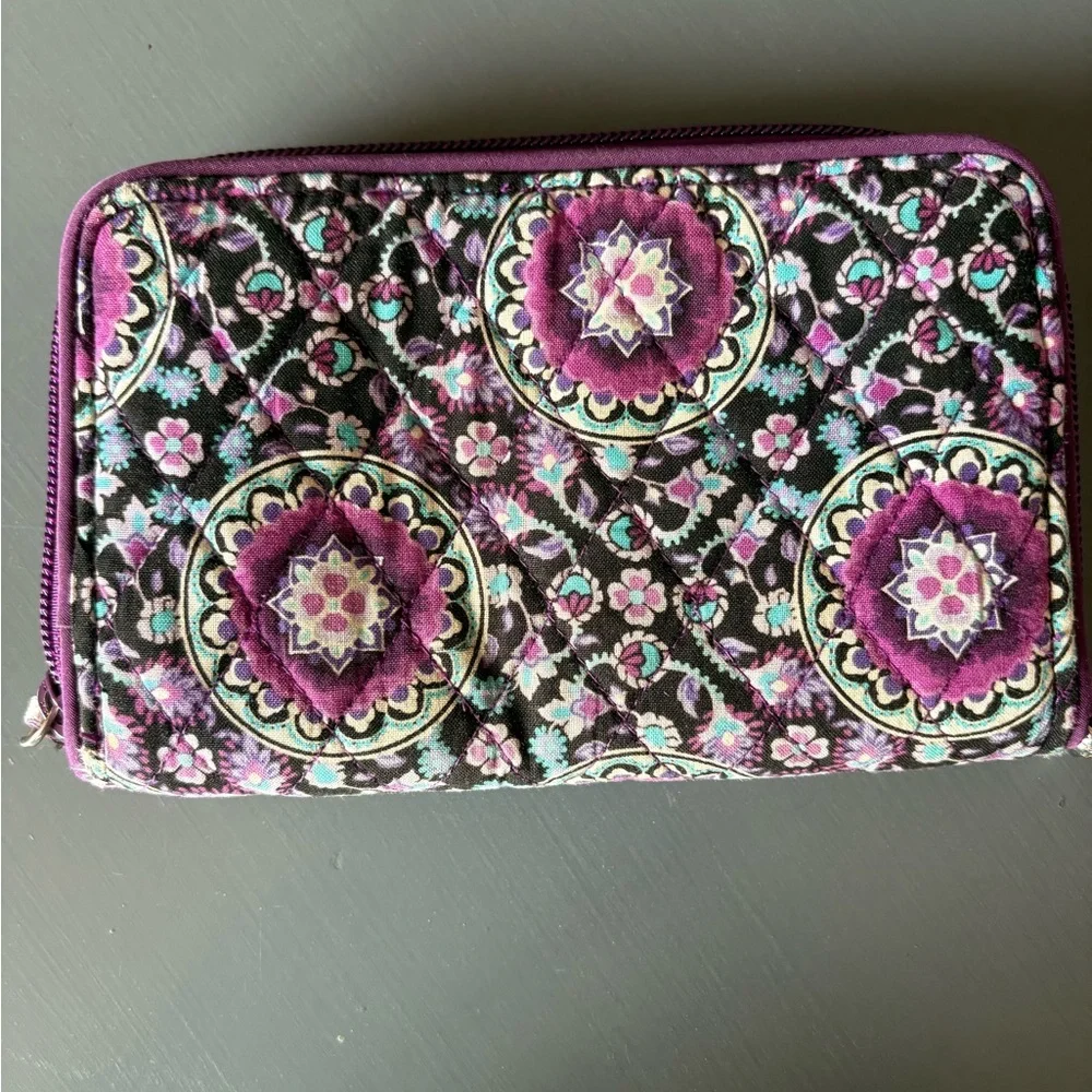 Elegant Floral Vera Bradley Women's Wallet - Picture 3 of 7